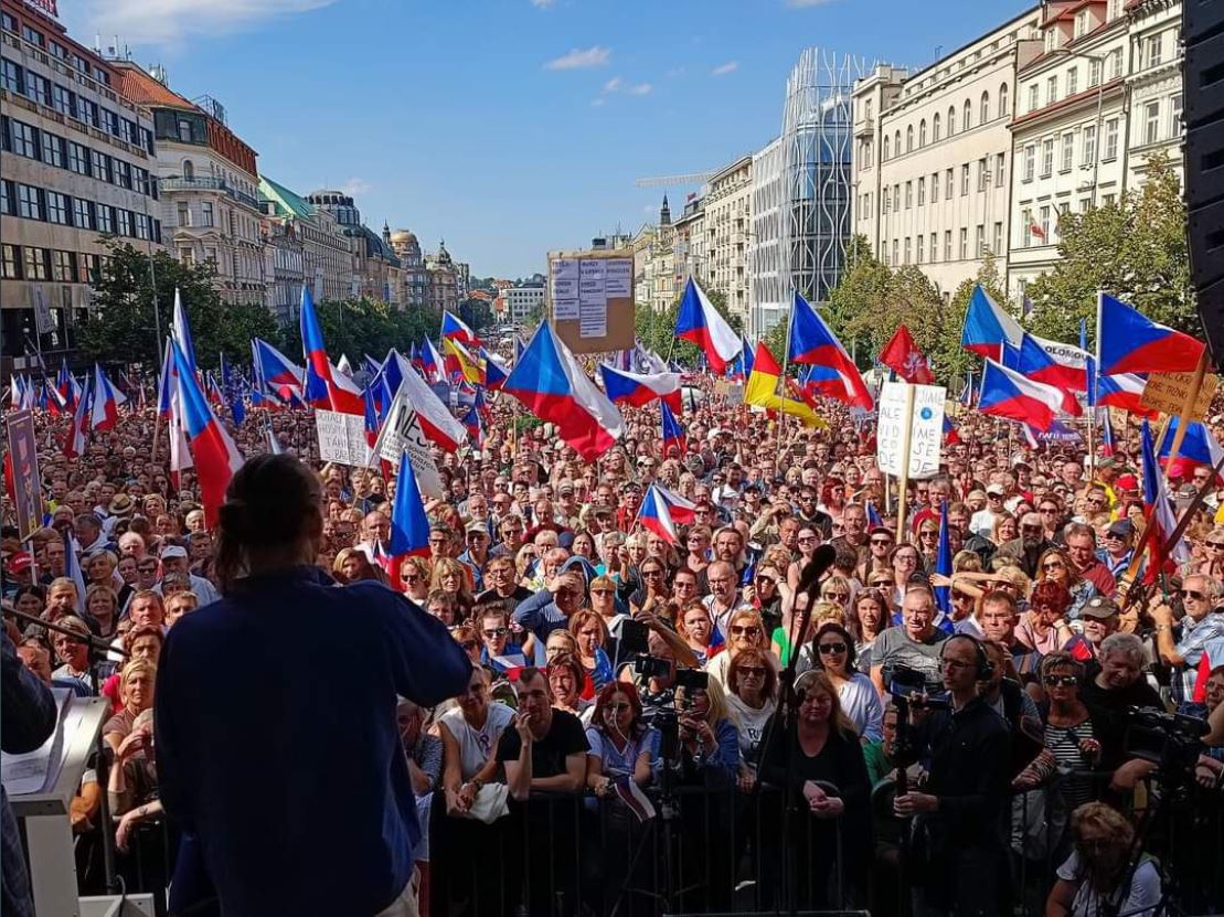 Praga: Zeci de mii de manifestanţi la un protest al forţelor radicale împotriva guvernului