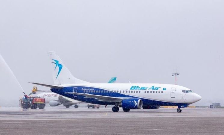 Blue Air va relua zborurile doar din 10 octombrie / Foto: Blue Air - Facebook