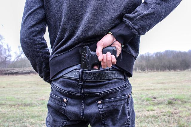 Un clujean de 41 de ani a fost pus sub control judiciar după ce a folosit o armă cu aer comprimat