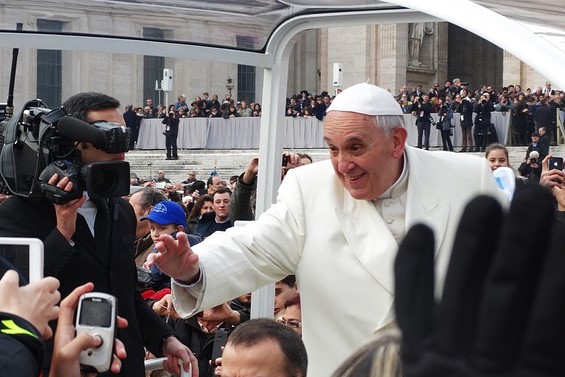 Papa Francisc a declarat miercuri că Dumnezeu nu îndrumă religiile spre război