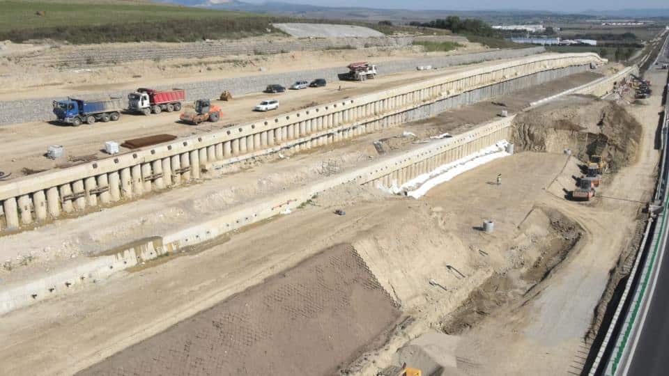 Au fost montate înclinometre în zona alunecărilor de la Oiejdea