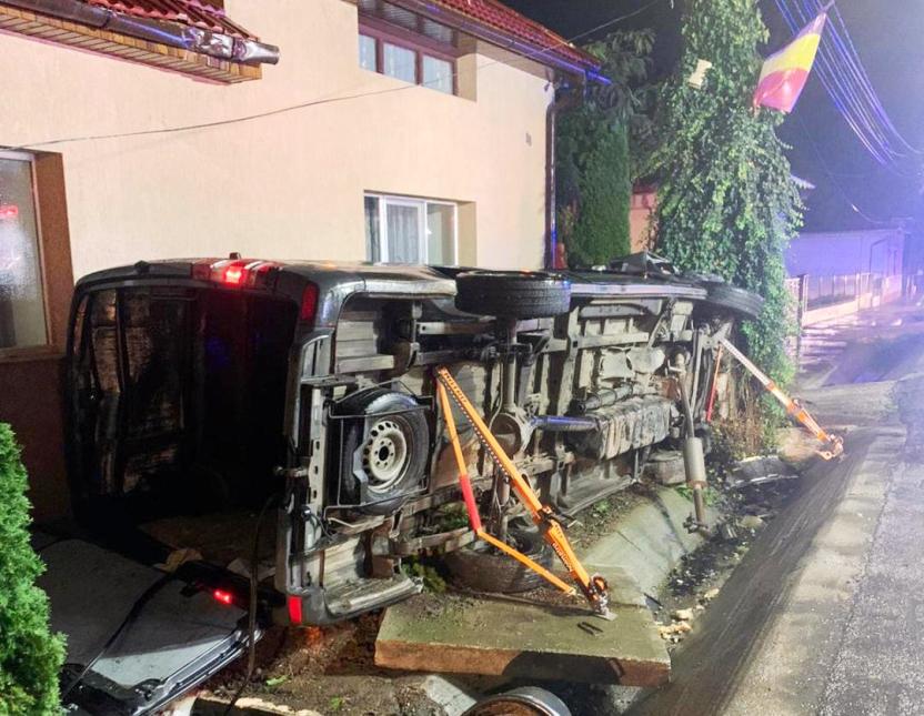 8 adulți și un copil au ajuns la spital în urma accident produs în noaptea de sâmbătă spre duminică