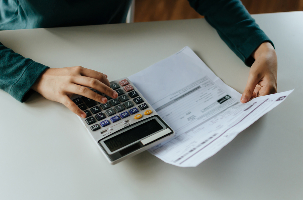 Protecția Consumatorului verifică modul de calcul al facutrilor emise de furnizorii de energie electrică / Foto: depositphotos.com