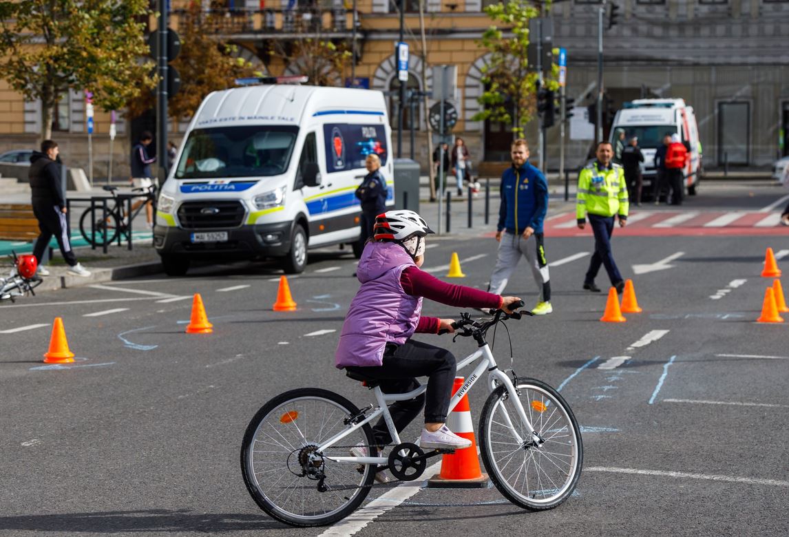 Copil cu bicicleta