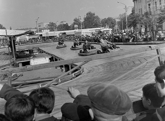 Curse de karting în Piața Mihai Viteazu/ FOTO: Torok Andrei Robert - Amintiri din Vechiul Cluj