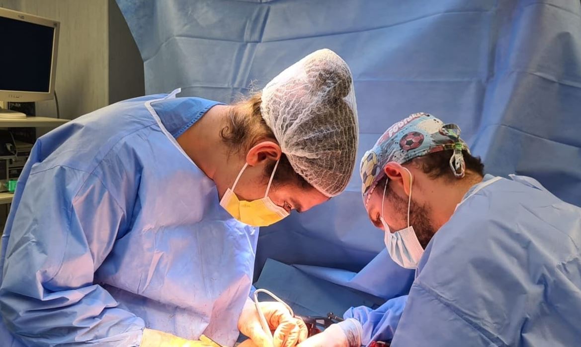Prelevare de organe de la o pacientă care a suferit un accident vascular cerebral (AVC) și a murit / Foto: Facebook - Agentia Nationala de Transplant
