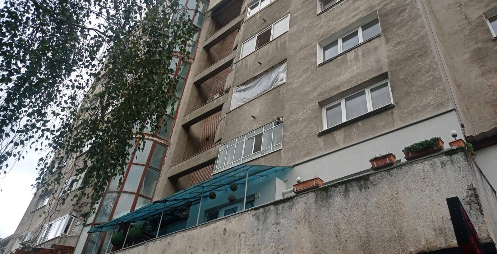 Bătrânul de 81 ani care a suferit arsuri în urma exploziei de marți de pe strada Aurel Vlaicu a fost transferat în Timișoara. Pacientul era internat în stare critică la Terapie Intensivă/ FOTO: monitorulcj.ro