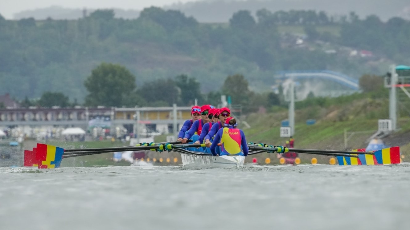 Echipajul feminin de opt plus unu al României a cucerit medaliile de aur la Campionatele Mondiale de canotaj de la Racice