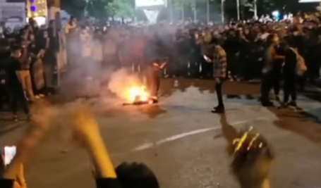 Noi demonstraţii au avut loc sâmbătă seara în Iran în semn de protest împotriva morţii tinerei Mahsa Amini