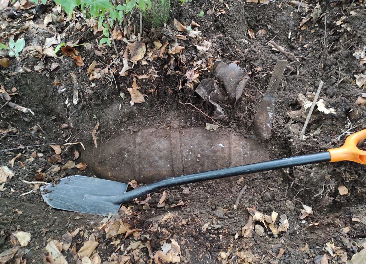 BOMBĂ de aviație de 100 kg neexplodată