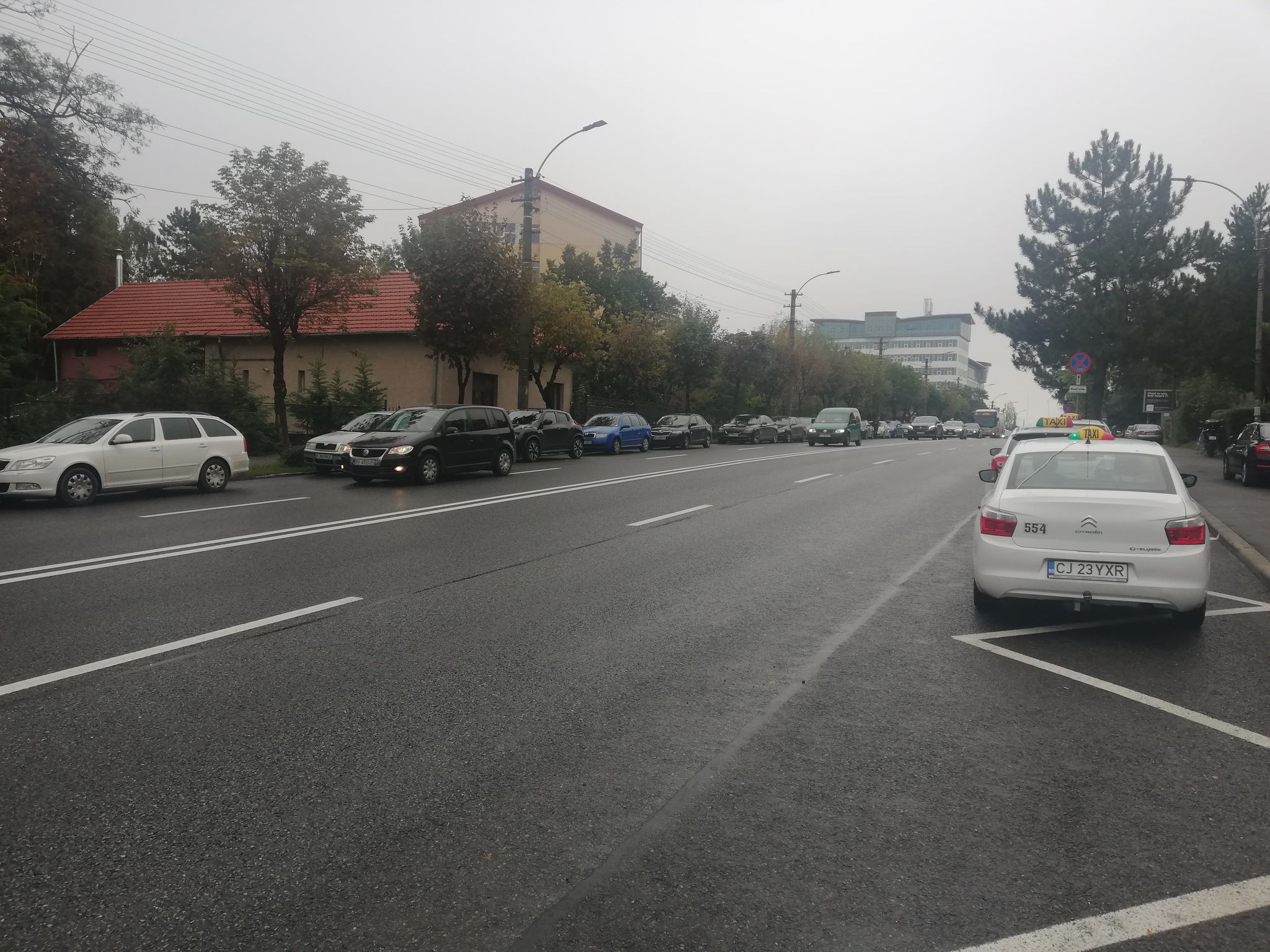 Coadă de mașini pe Observatorului. Foto Paul Gheorgheci