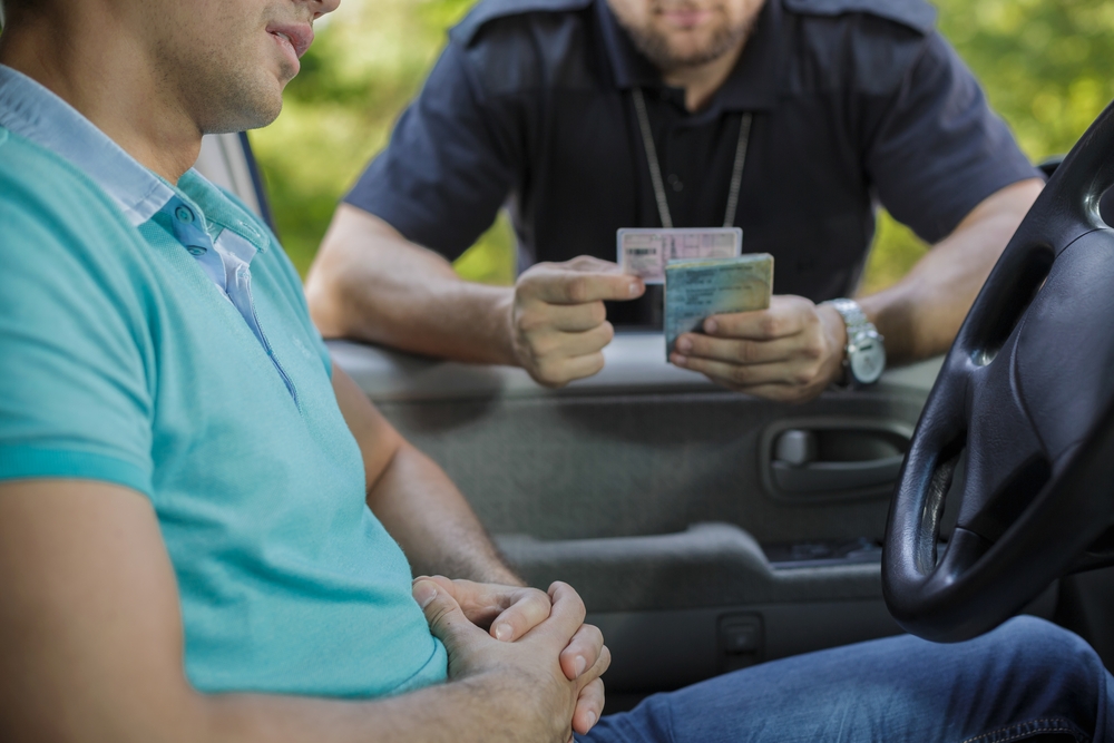 Un bărbat din județul Cluj s-a ales cu dosar penal după ce a fost prins de polițiști conducând cu un permis fals/ Foto: depositphotos.com