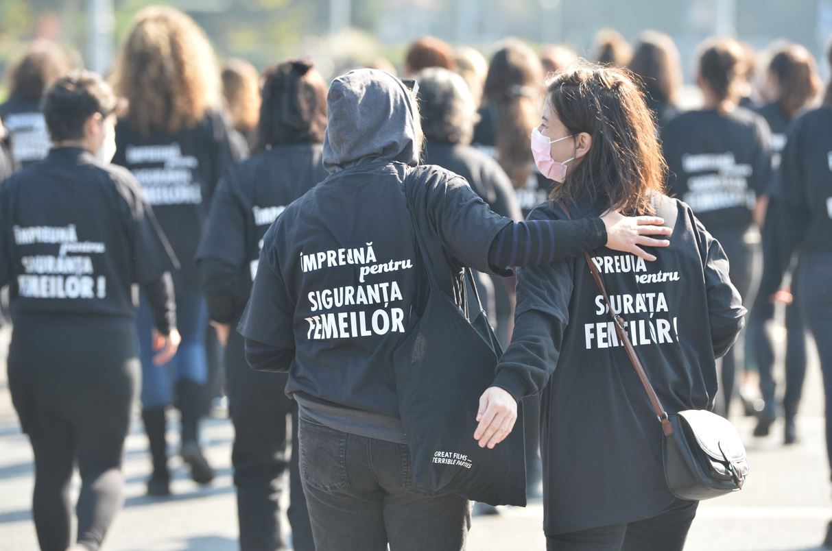 Marș pentru combaterea violenței împotriva femeilor