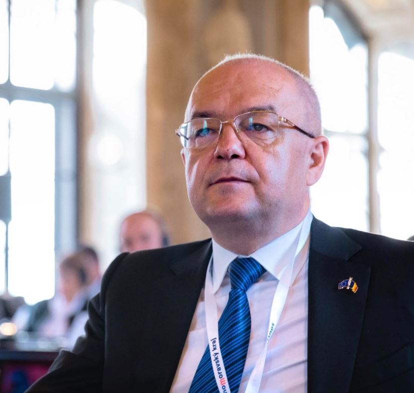 Emil Boc susține reducerea vârstei de vot la 16 ani pentru toate alegerile locale și regionale din Europa / Foto: Emil Boc - Facebook