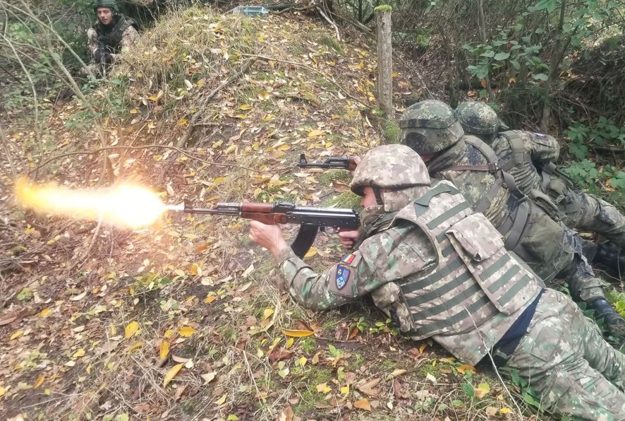 Armata va face trageri cu diverse arme în luna octombrie în comună / Foto: MApN - Facebook