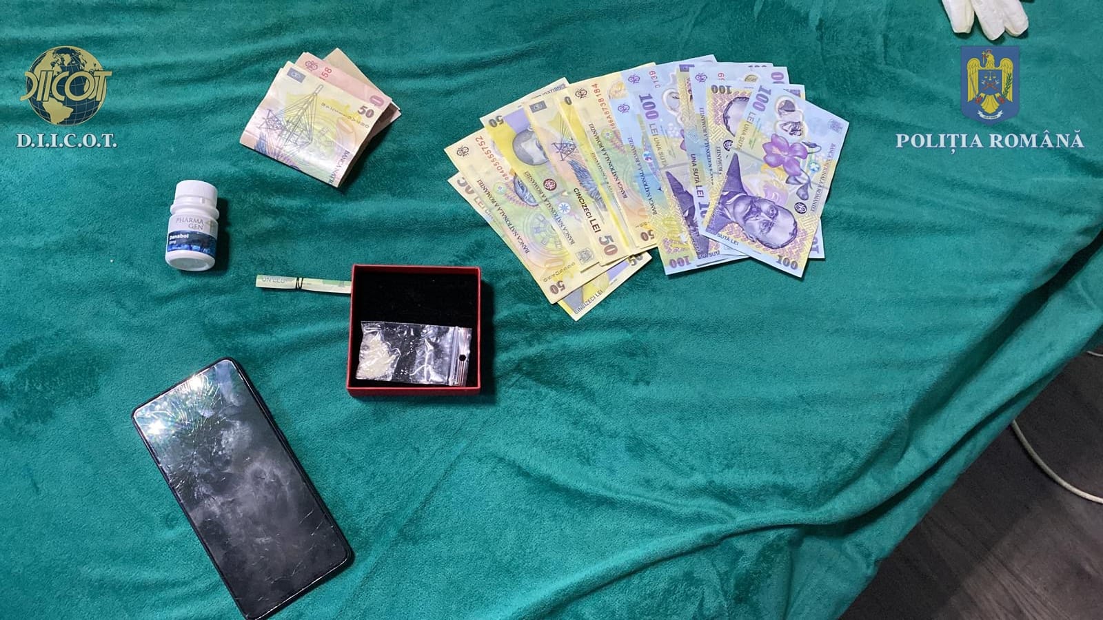 Polițiștii BCCO și procurorii DIICOT au desfășurat joi mai multe percheziții în Cluj și Maramureș la persoane bănuite de trafic de droguri/ Foto: DIICOT