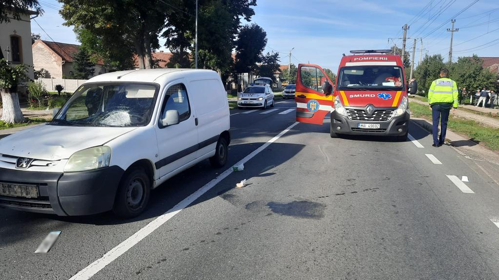 O femeie în vârstă de 83 de ani a fost accidentată grav de un autoturism