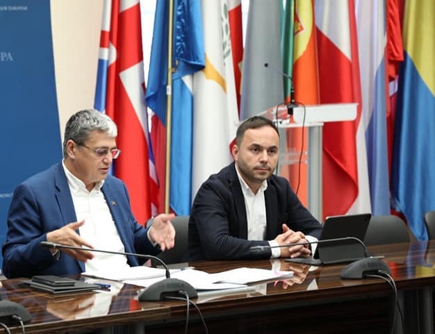 De la stânga la dreapta: Ministrul Proiectelor Europene Marcel Boloș și Ovidiu Cîmpean