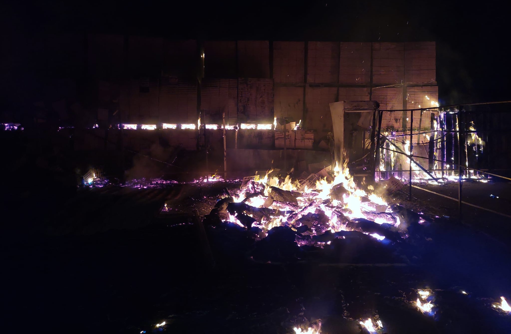 Un incendiu puternic a izbucnit în noaptea de luni spre marți