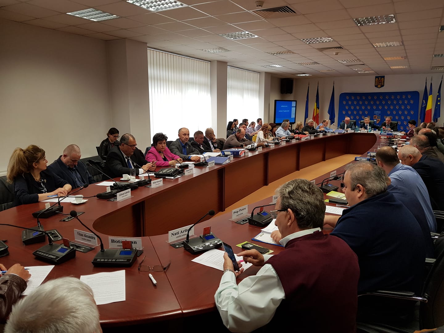 Ședință de Consiliu Județean înainte de pandemie. Sursă foto Facebook Iuliu Sămărtean