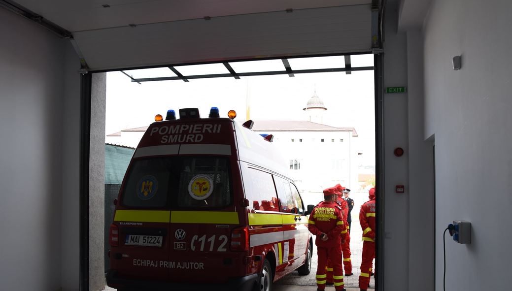 imagine reprezentativă: autospecială și reprezentanți ISU Cluj/ sursa foto:  ISU Cluj Facebook.com