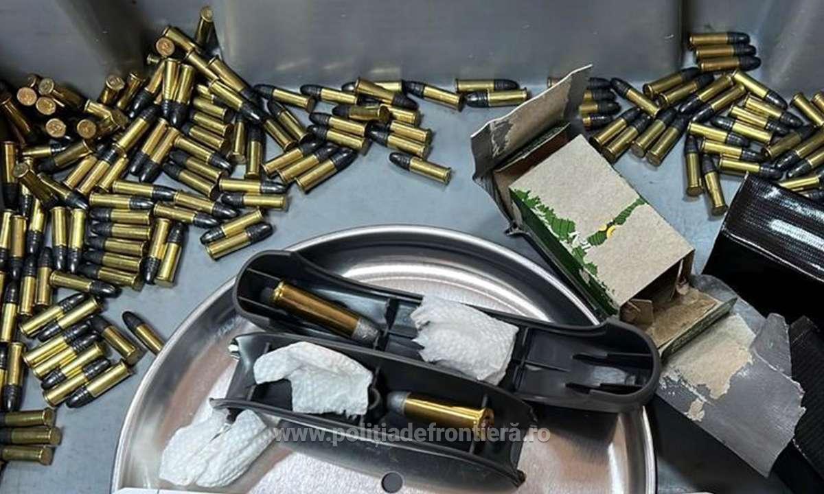 Peste 150 de cartușe din SUA au fost găsite unui bărbat pe Aeroportul Internațional „Avram Iancu” din Cluj-Napoca/ FOTO: Poliția de Frontieră