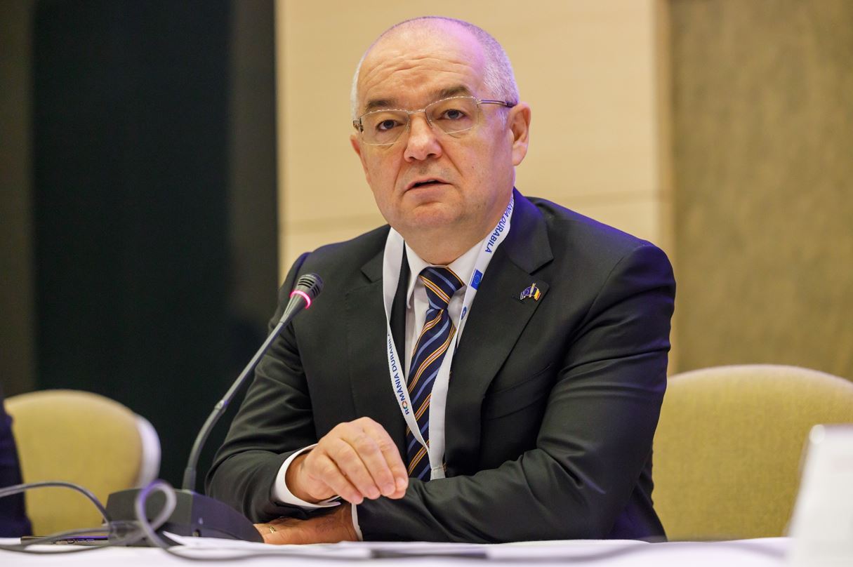 Emil Boc susține că iluminatul festiv și evenimentele de Crăciun se vor desfășura la fel ca anul trecut