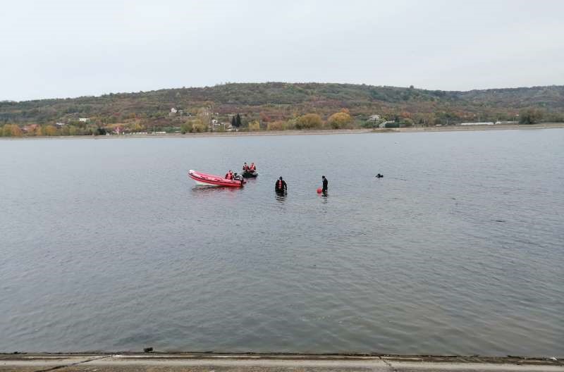 Un tânăr de 21 de ani dispărut joi seară în apele Barajului Fughiu