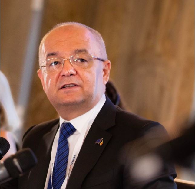 Emil Boc vorbește despre cum putem să eliminăm risipa alimentară / Foto: Facebook - Emil Boc