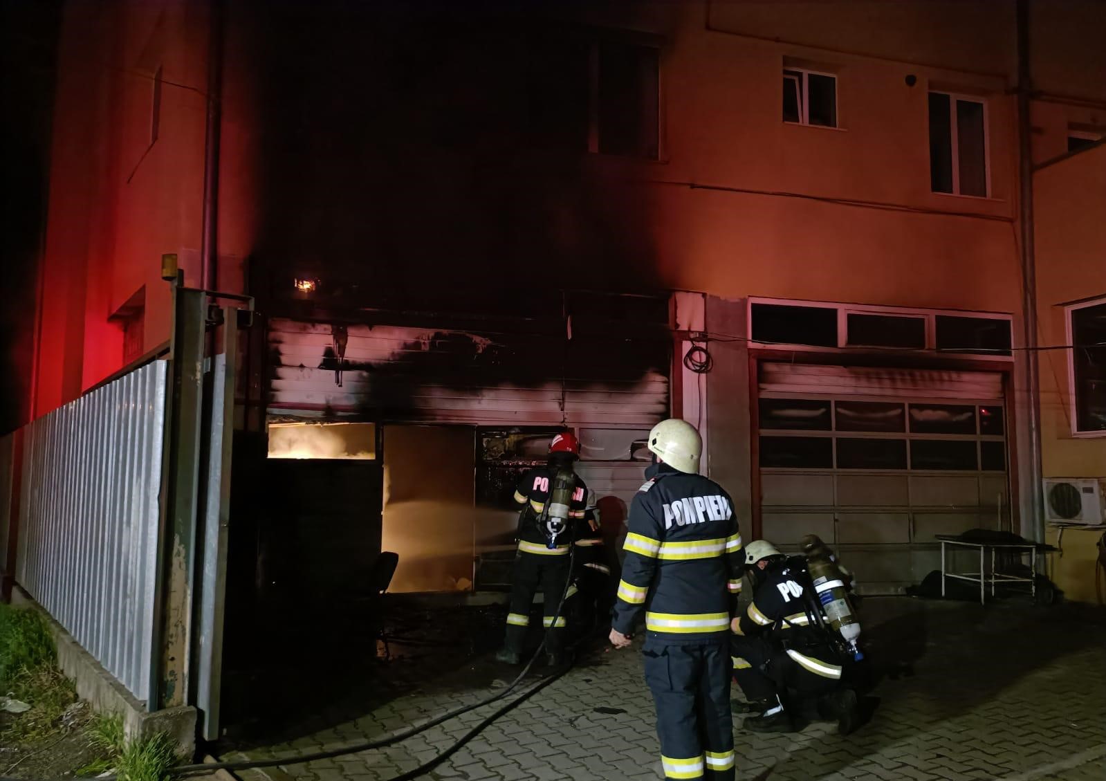 Un incendiu puternic a izbucnit sâmbătă dimineața