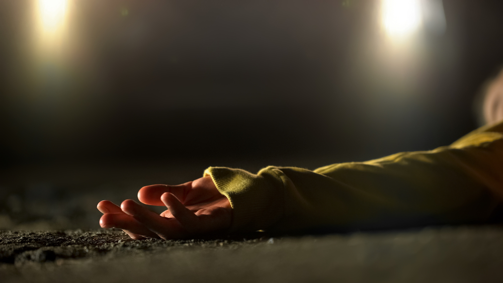 O femeie beată a fost lovită de o mașină condusă de un șofer de 73 de ani