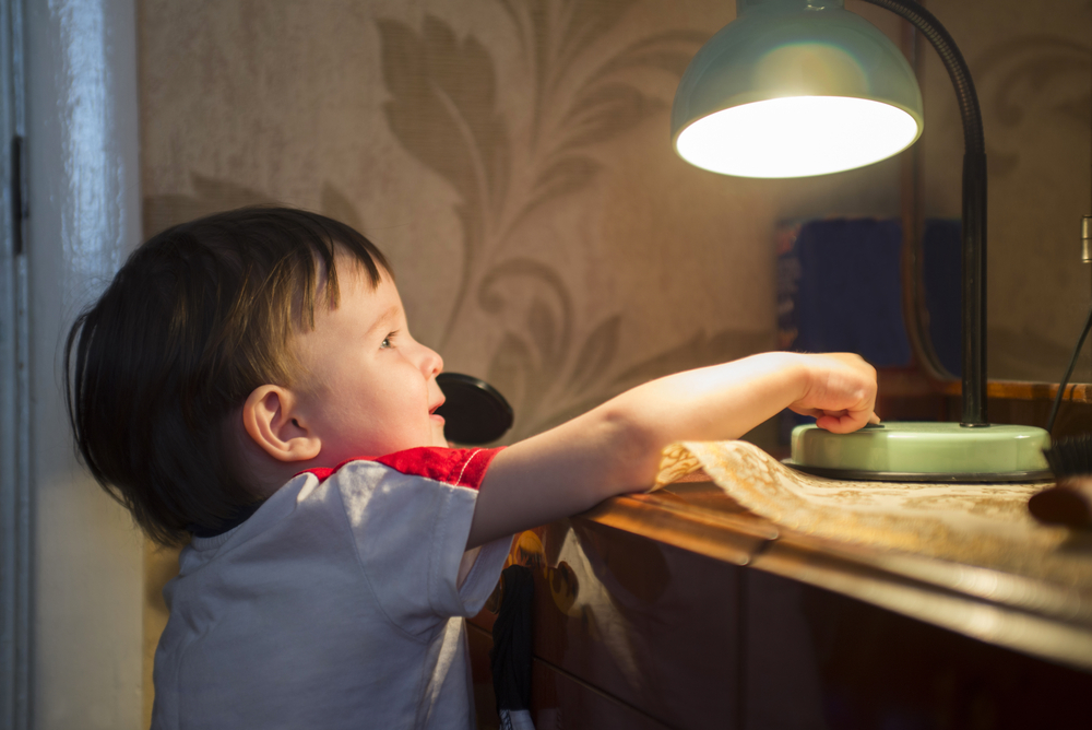 Familiile cu peste 3 copii vor putea beneficia de prețul compensat la energie / Foto: depositphotos.com