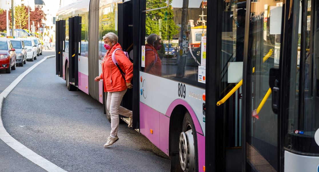 Noi rute de autobuz în Florești/ FOTO: Emil Boc Facebook.com