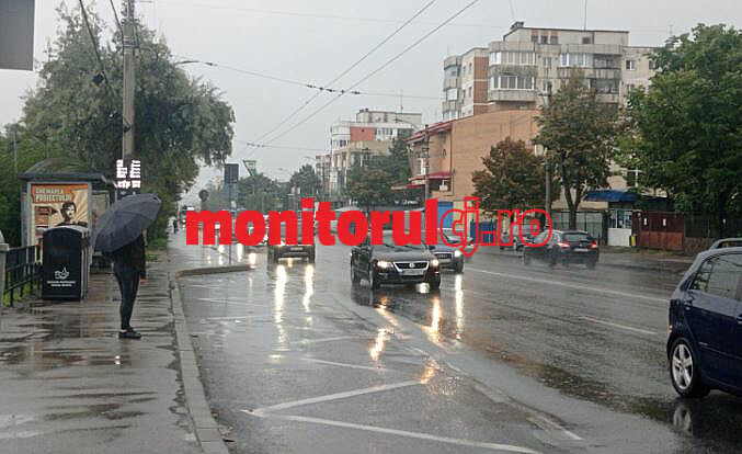 Vremea va rămâne în continuare rece. Meteorologii anunță că ploaia își va face simțită prezența din plin/ FOTO: monitorulcj.ro