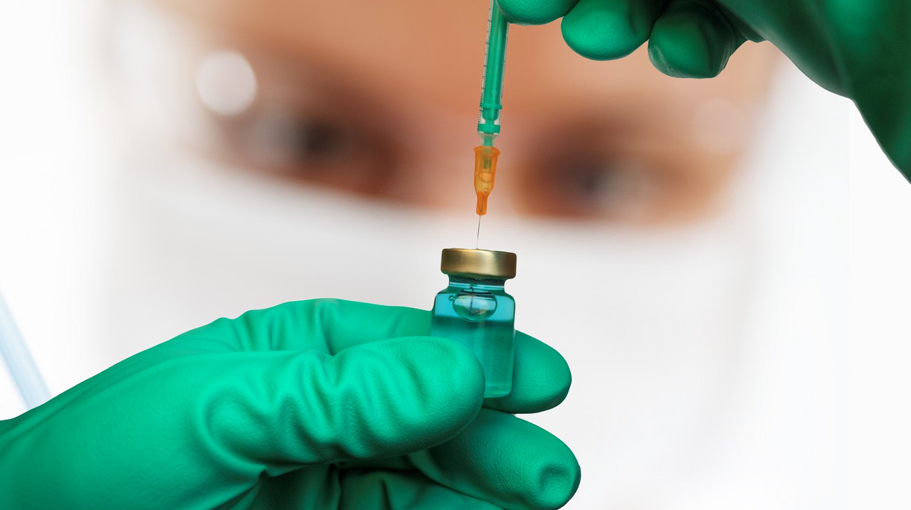Vaccinul anti-COVID adaptat la Omicron ajunge în România luna aceasta. FOTO: Pixabay