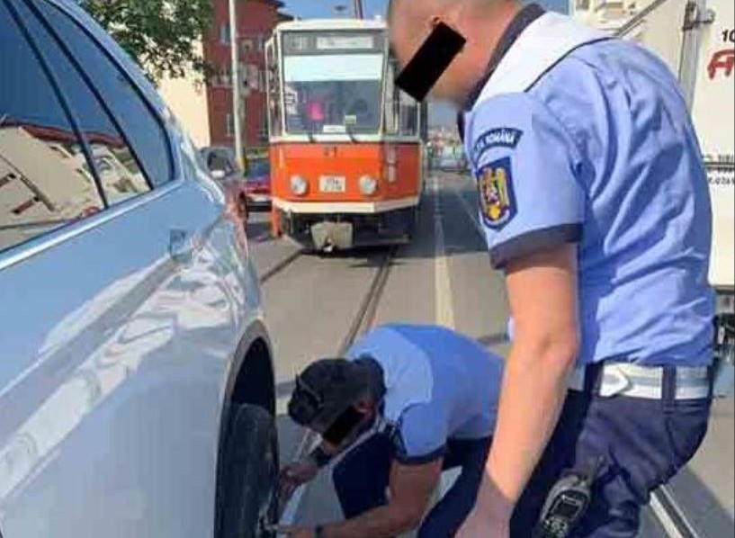 Apropiați ai polițistului de la Rutieră Cluj
