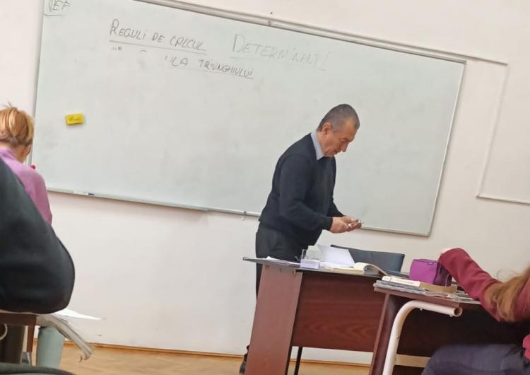 Ovidiu Vancea la catedră. Sursă foto stiridecluj.ro