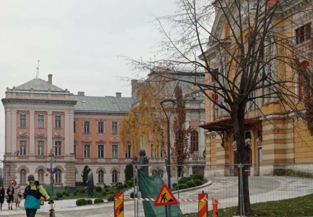 Lucrările din fața Teatrului Național au fost finalizate înainte de 1 Decembrie