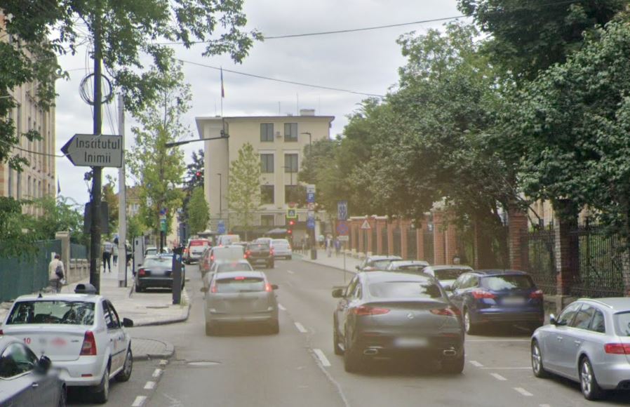 Un șofer a condus beat pe lângă spitale și la o oră la care mulți oameni încă mai circulă pe stradă / Foto: Google Maps - captură ecran