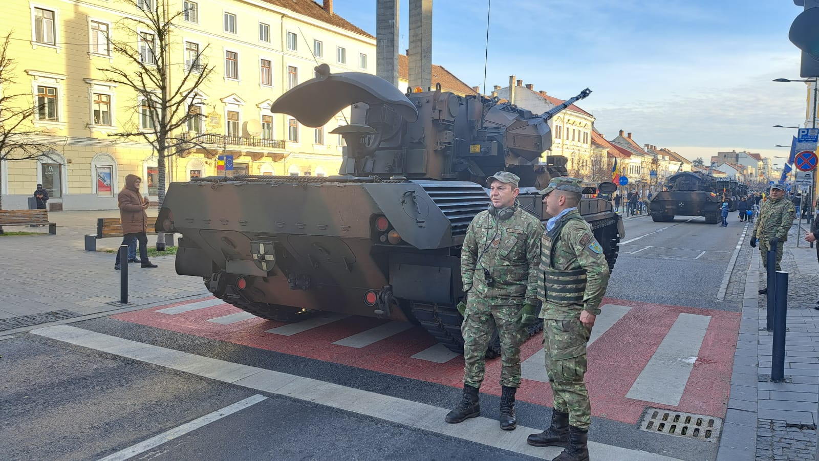 Pregătiri pentru parada militară. FOTO: Monitorul de Cluj