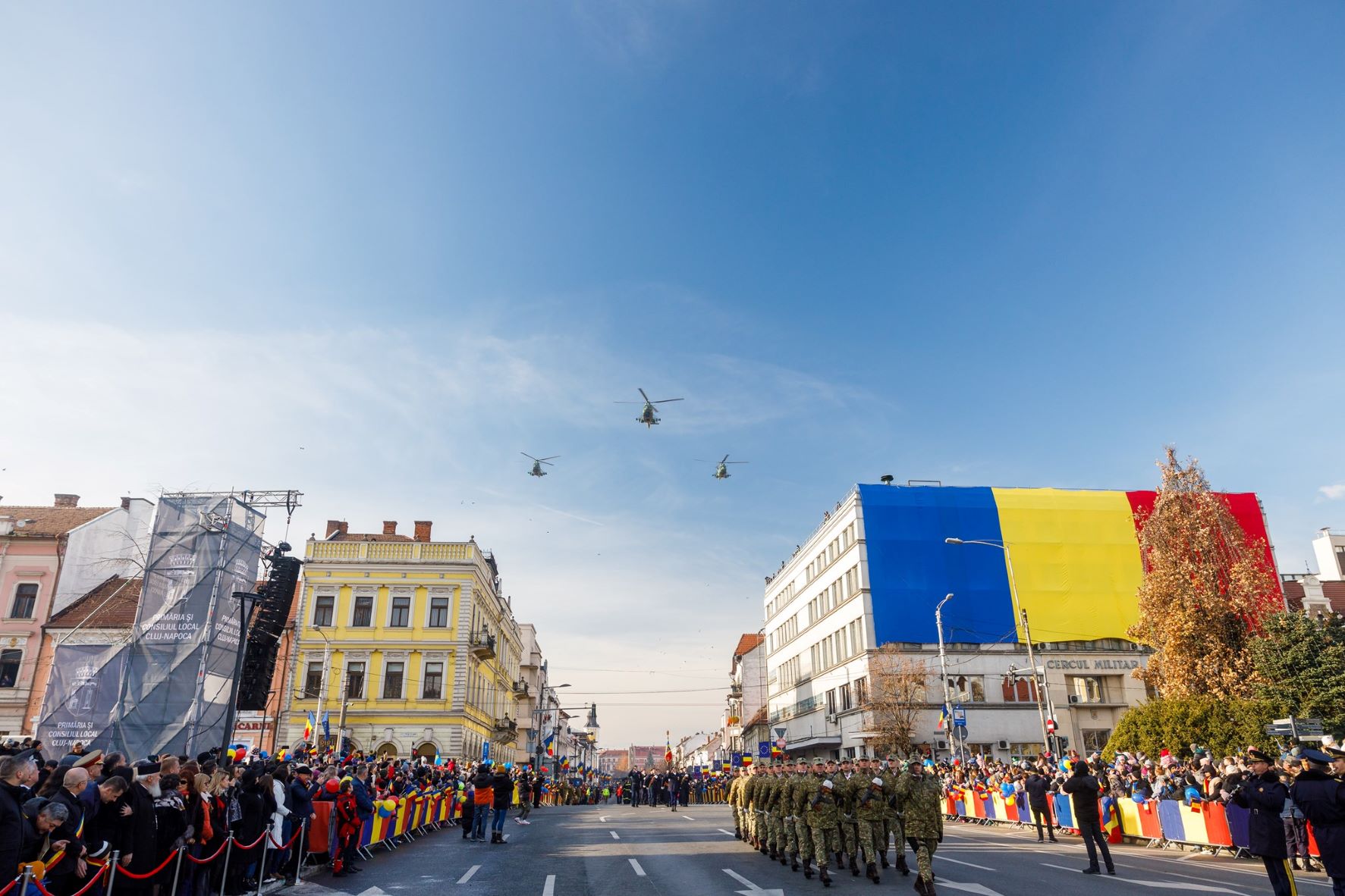 Defilarea Poliției din cadrul ceremoniei de 1 Decembrie din Cluj-Napoca. FOTO: Facebook/ Municipiul Cluj-Napoca