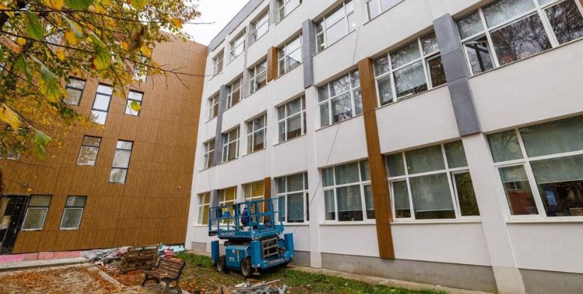 Modernizare Școala Iuliu Hațieganu  Mănăștur/ captură foto Emil Boc Facebook