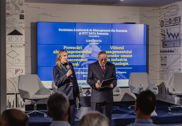Conferinţa NTT DATA cu temele: „Provocări ale managementului în contextul macroeconomic actual” şi „Viitorul managementului resurselor umane în industria de tehnologie” / Foto: NTT DATA