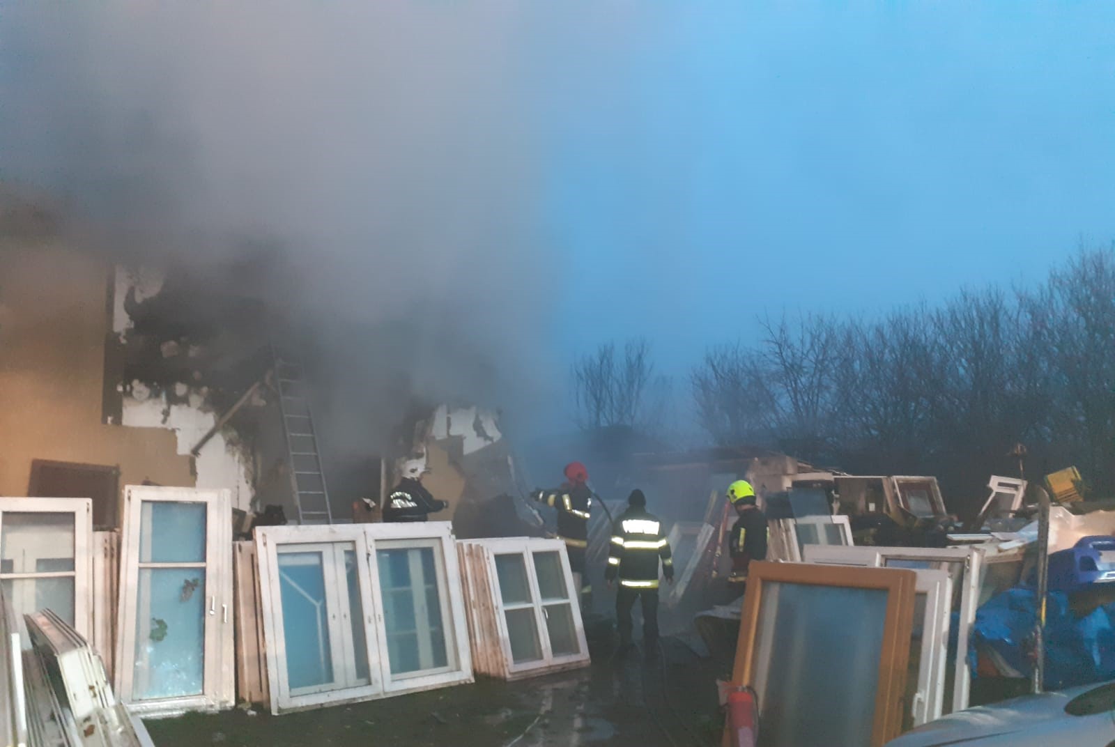 Un incendiu puternic a izbucnit