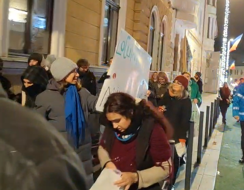 Zeci de clujeni au ieșit în stradă