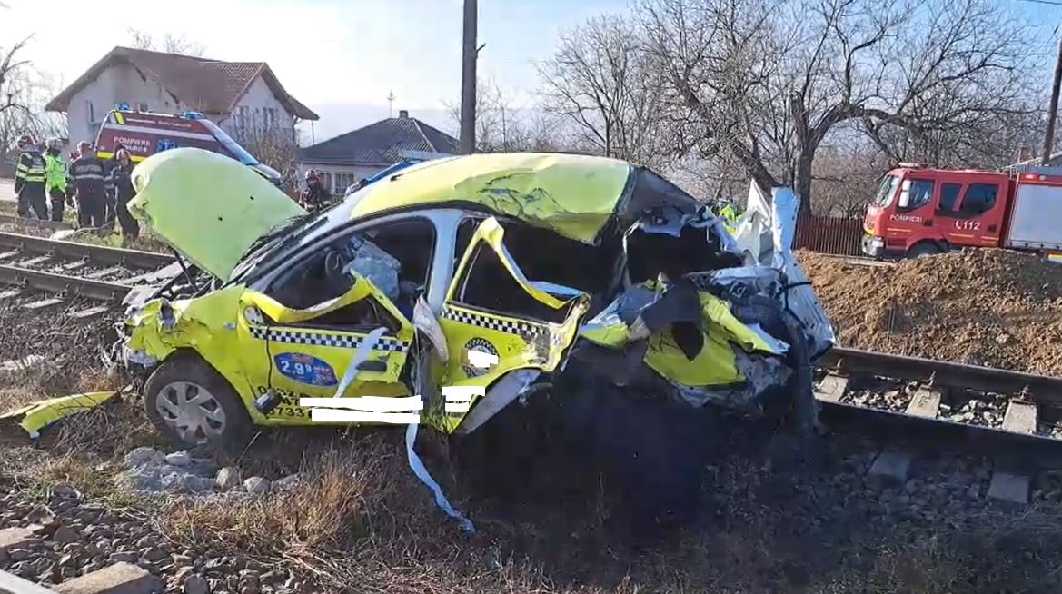Taxi spulberat de tren / Foto: Ziarul de Iași