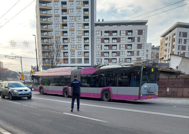 Autobuzul care a accidentat pietonul /FOTO: INFO Trafic Cluj Napoca - Facebook