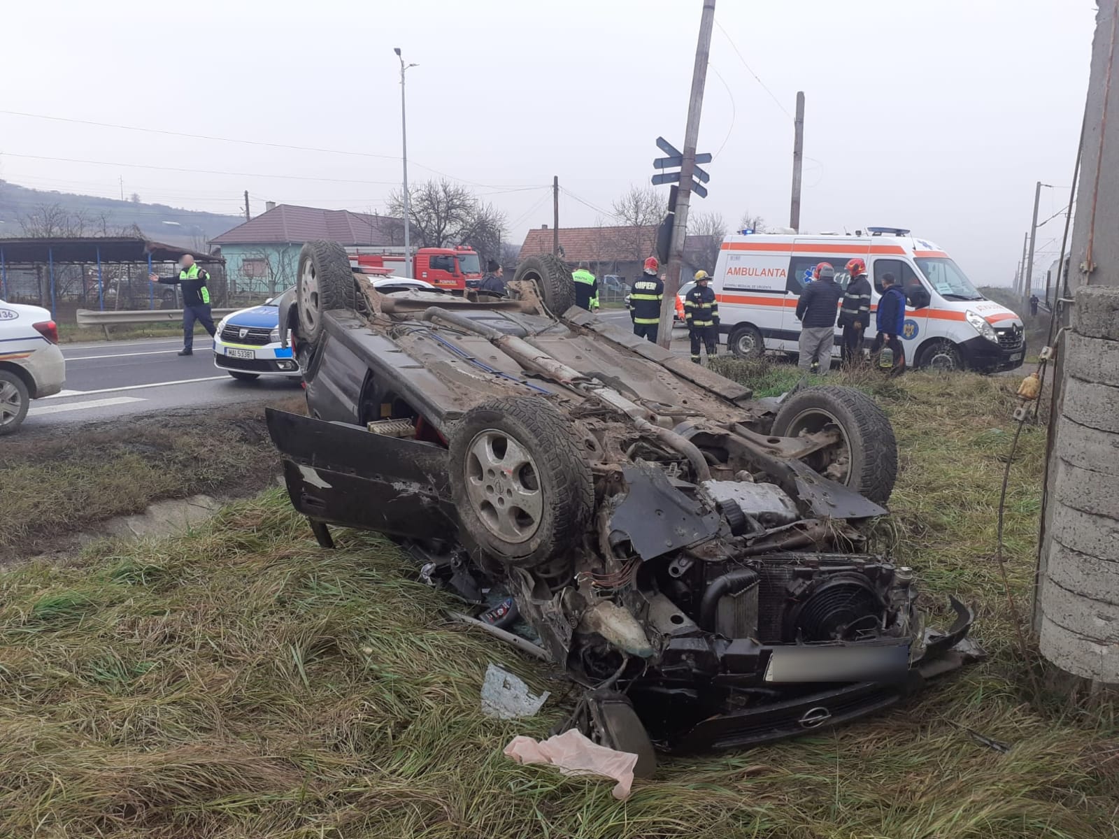 O mașină a fost lovită de tren în localitatea Livada