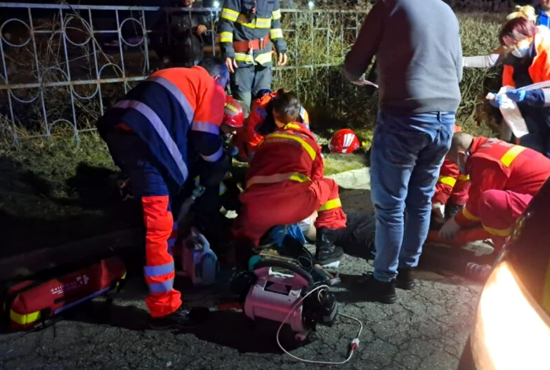 Tânărul beat și fără permis care a lovit 6 copii pe trecerea de pietoni a fost arestat preventiv. Unul dintre minori a murit la spital./ Foto: gddhd.ro