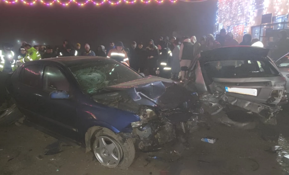 Un şofer de 25 de ani s-a răsturnat cu mașina